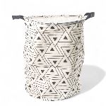 CESTO ROPA TRIANGULOS BLANCO Y NEGRO 35X45 CM. - ART. B4513